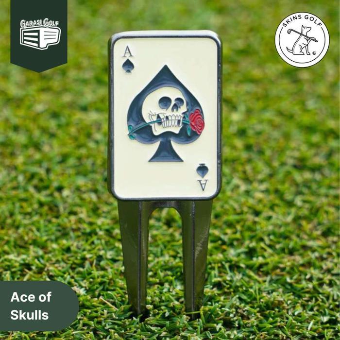 PREMIUM SKINS Pitch Mark Repairer Ace of Skulls - Divot Fork Green Marker Ball