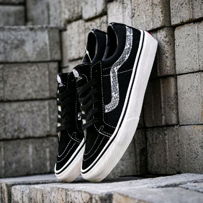 sepatu vans sk8 low reissue surf snake black