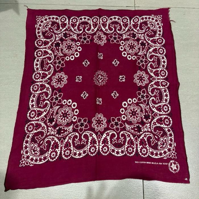 Bandana Paisley Red Maroon Color Wamcraft Made in USA Rare Pattern Very Soft Cotton Import