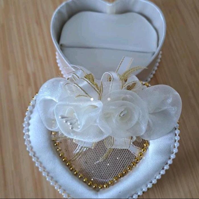 tempat cincin love kecil / kotak cincin