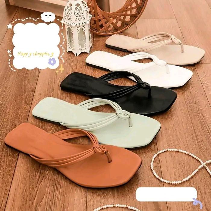 Sandal Wanita Jepit Obat Nyamuk Lavender Terbaru Kasual Korea dengan Ornamen Paku Keling - Shoes