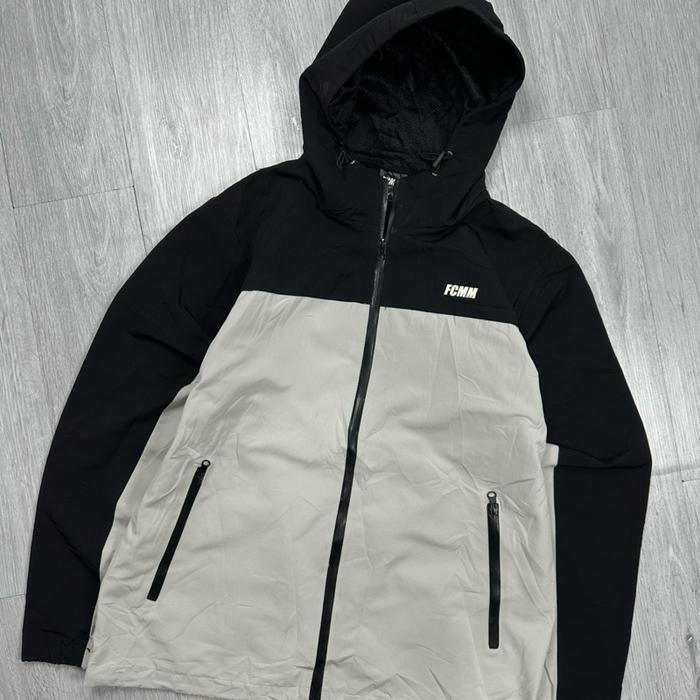 FCMM Jaket Windbreaker dengan Desain Hitam dan Abu-abu untuk Pria dan Wanita
