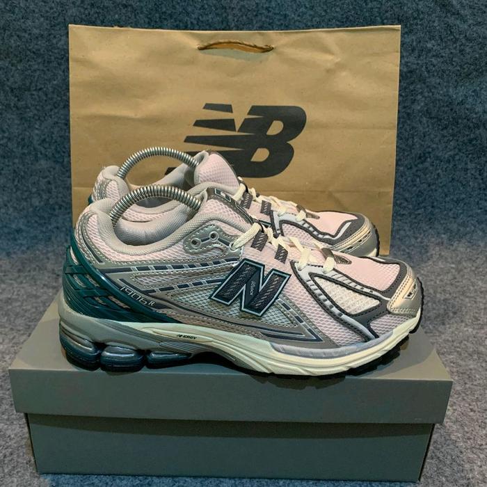 Sepatu NewBalance 1906R Second