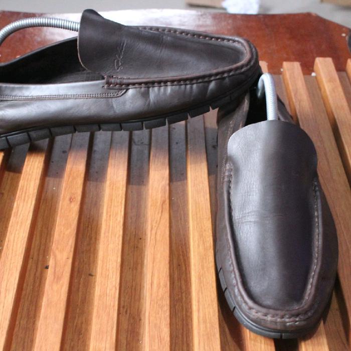 sepatu slip on keren kulit asli brand korea " Satchi" upper kulitvasli outsole gagah. size 425 ,inso