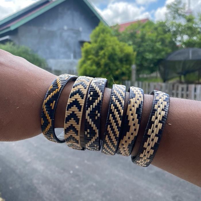 Gelang rotan khas kalimantan