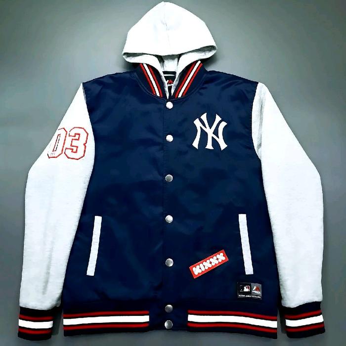 Majestic New York Yankees Jacket with hoodie.    K736