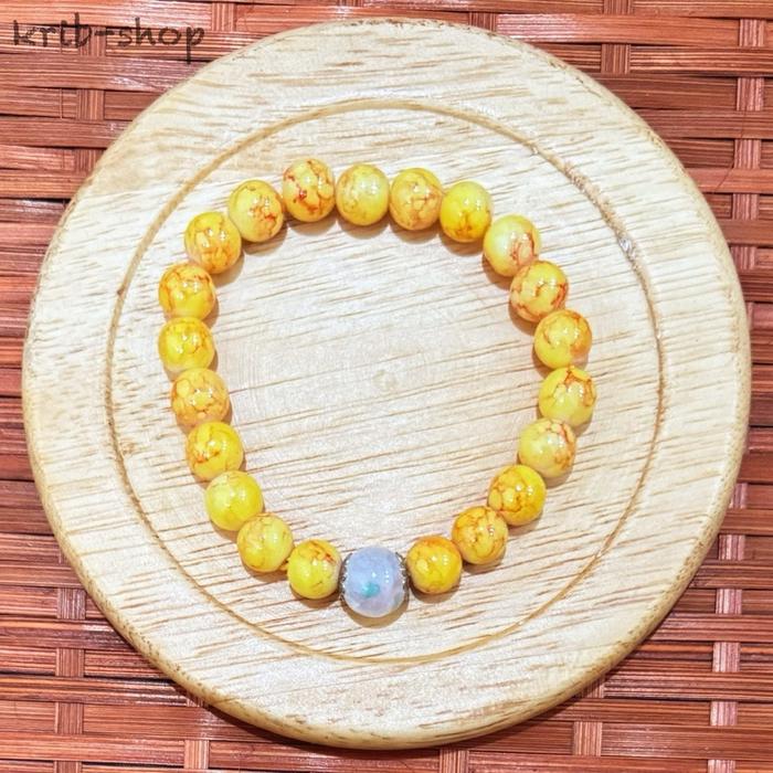Gelang Manik Marmer Kuning Cerah dengan Batu Tengah Aurora Elegan