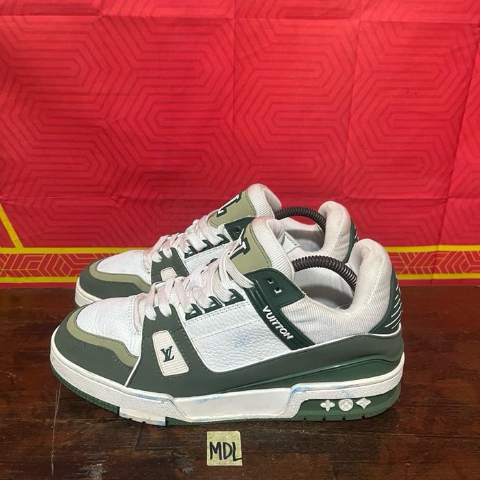 Sepatu second branded LV trainer size 41