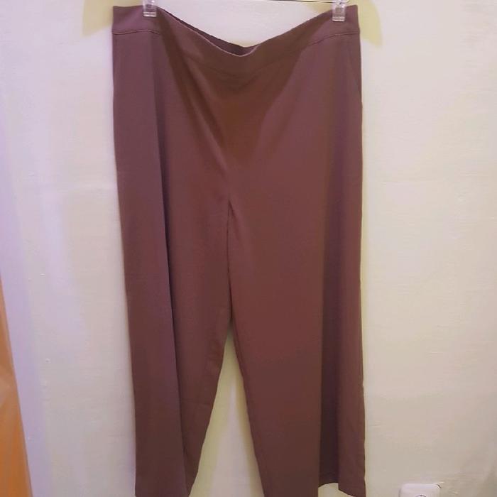 iORA Celana Panjang Coklat