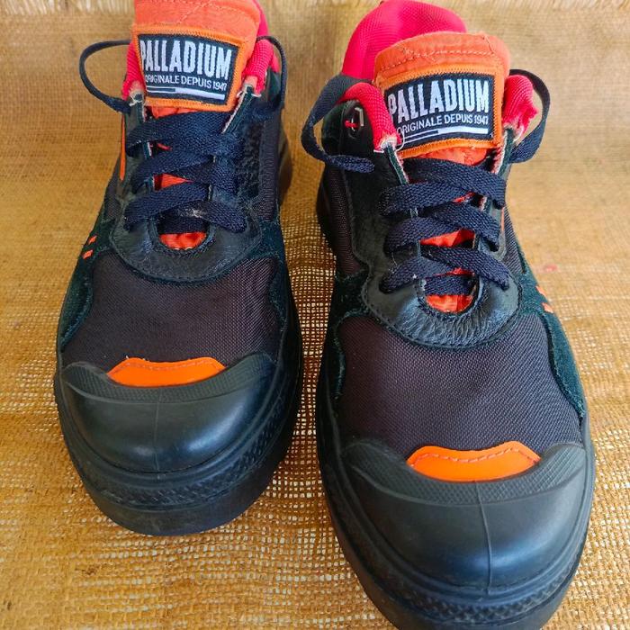 Preloved Sepatu PALLADIUM "POSITIVE PROTEST" Casual Low #38 / 24cm