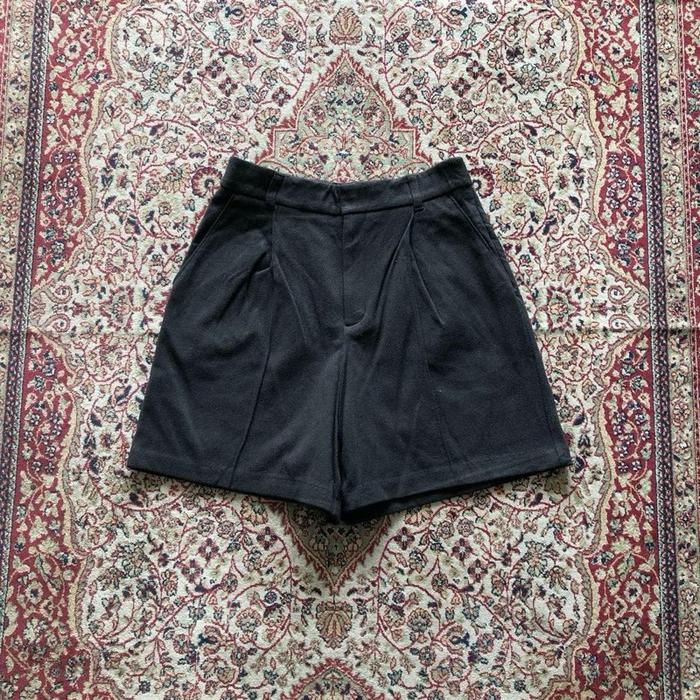Celana Gu women flare short pants Gu women sportwear  HH242