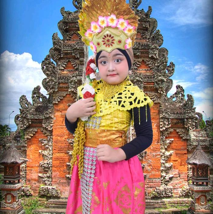 edit foto berpakaian adat atau profesi Muslim