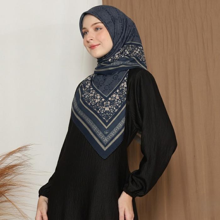 Hijab Segi Empat Voal Premium Dior 115x115 Motif Ameera Exclusive - Scarf Saffiya
