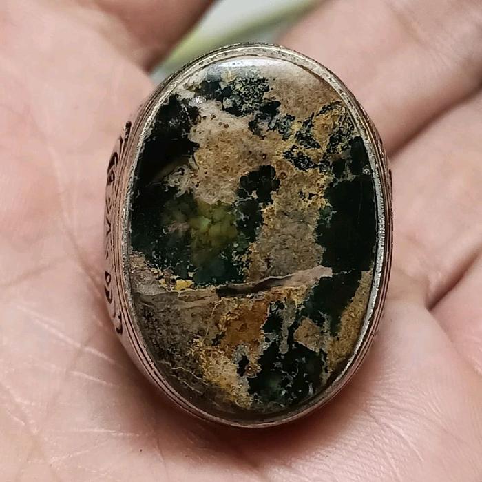 Pirus Persia hitam serat emas