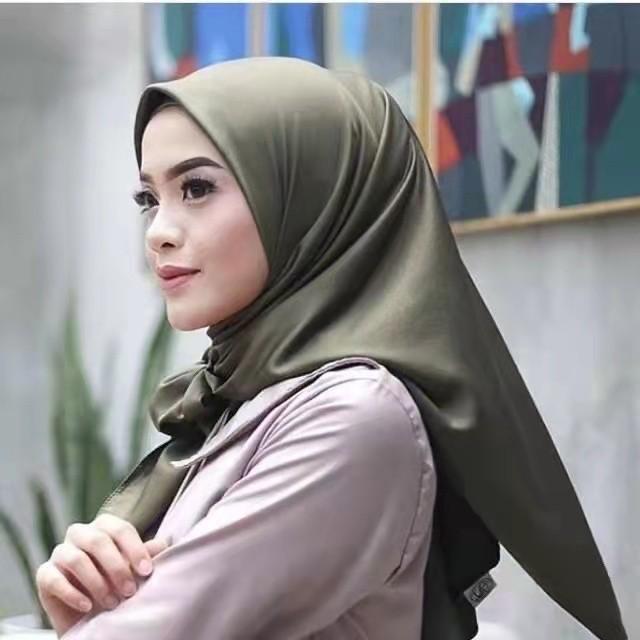 HIJAB SORBAN ANGIN KERUDUNG SEGI EMPAT SATIN VELVET POLOS UNGU MUDA SQUARE MUSLIM