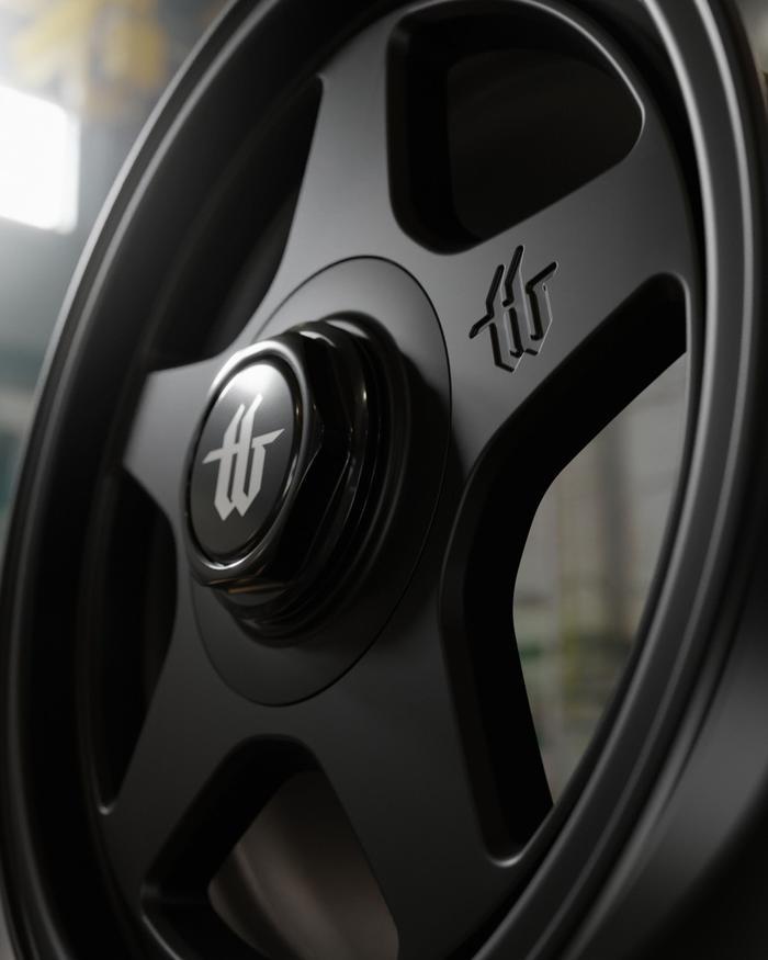 Kualitas Terjamin Velg Mobil Turbo Bastard 15X7.0 4X100 Et.38 73.1 Black Ready