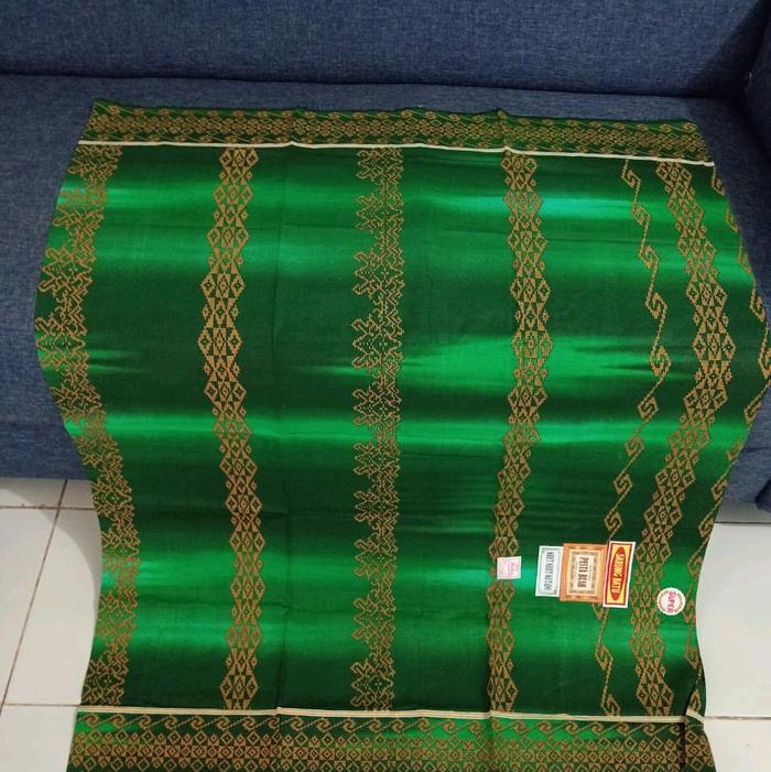 kainsarung batu corak ethnik/sarung motif karo