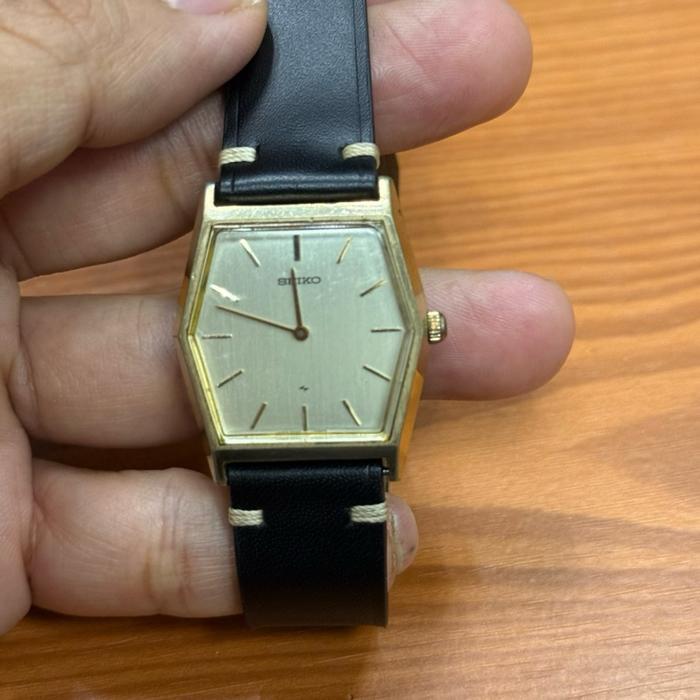 Seiko Chariot JDM Japan A Original Jam Tangan Pria dengan Tali Kulit Hitam dan Desain Elegan