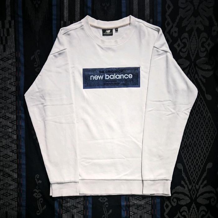 Crewneck Putih Big Logo bahan tebal By New Balance