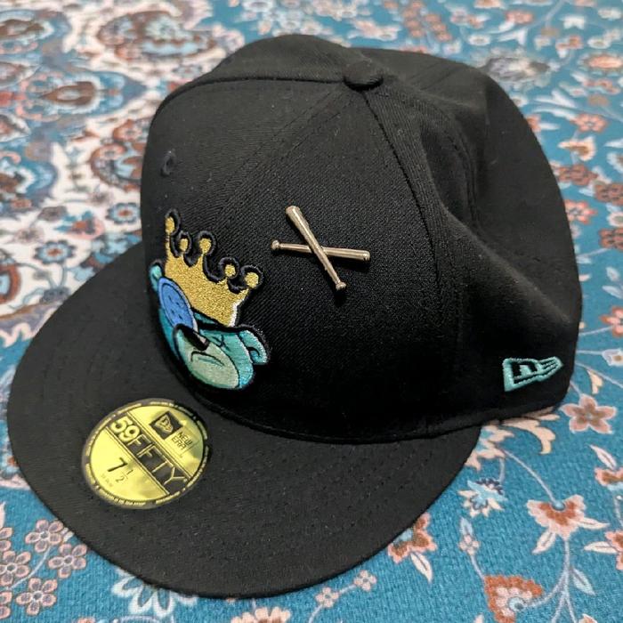 New Era Topi Baseball Hitam dengan Desain Berlin's dan Justfitted Ukuran 7 1/2 untuk Gaya Anda