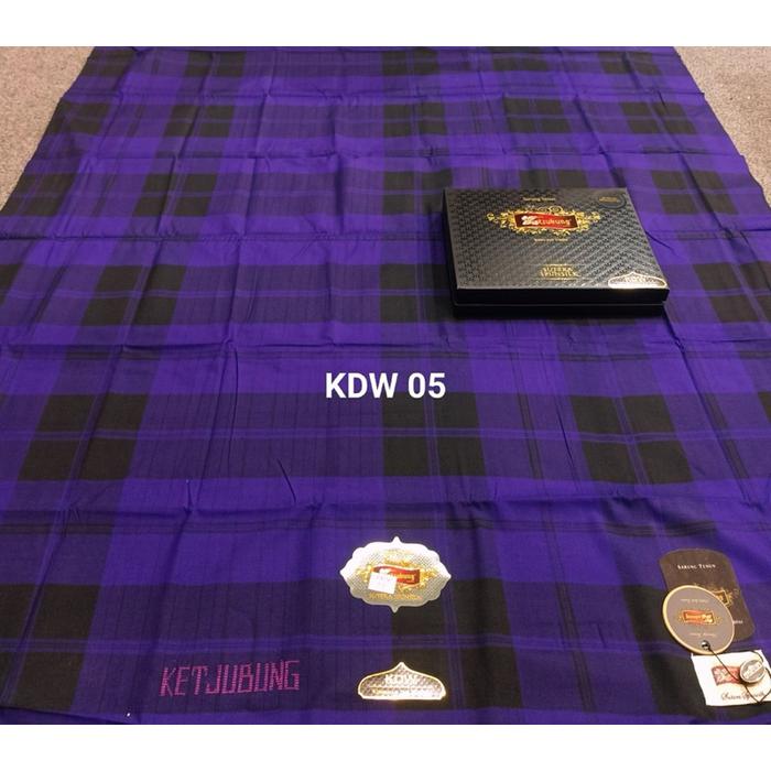 SARUNG KETJUBUNG KDW SUTRA SPUNSILK DAN KDT MOTIF KOTAK-KOTAK JADUL TIPE GOLD