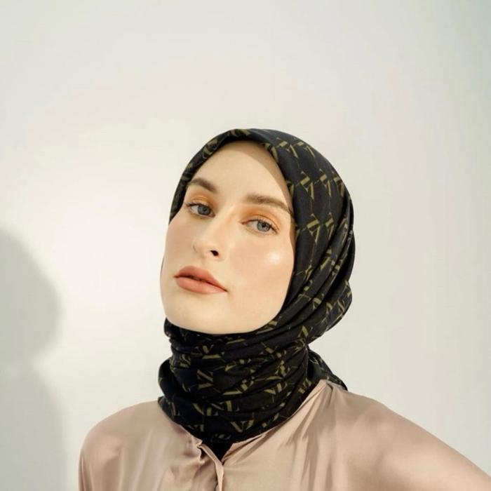 VIVIZUBEDI MONOGRAM SCARF