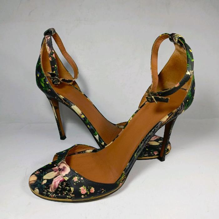 Givenchy Paris original leather Italian heels 39 size woman shoes