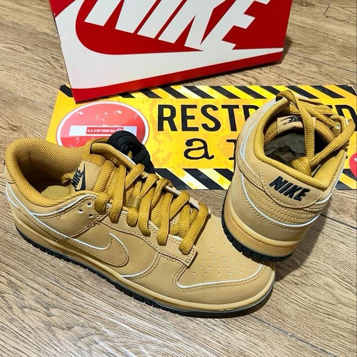 Nike Dunk Low Retro SE Wheat Gum