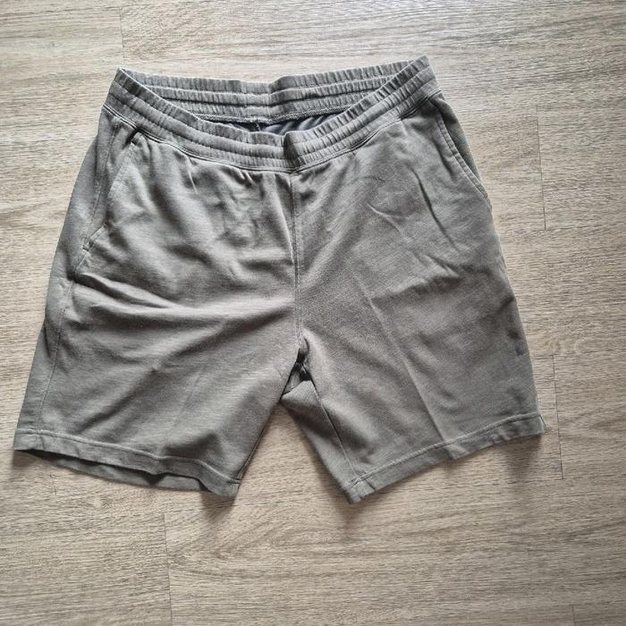 celana uniqlo airsm army green second