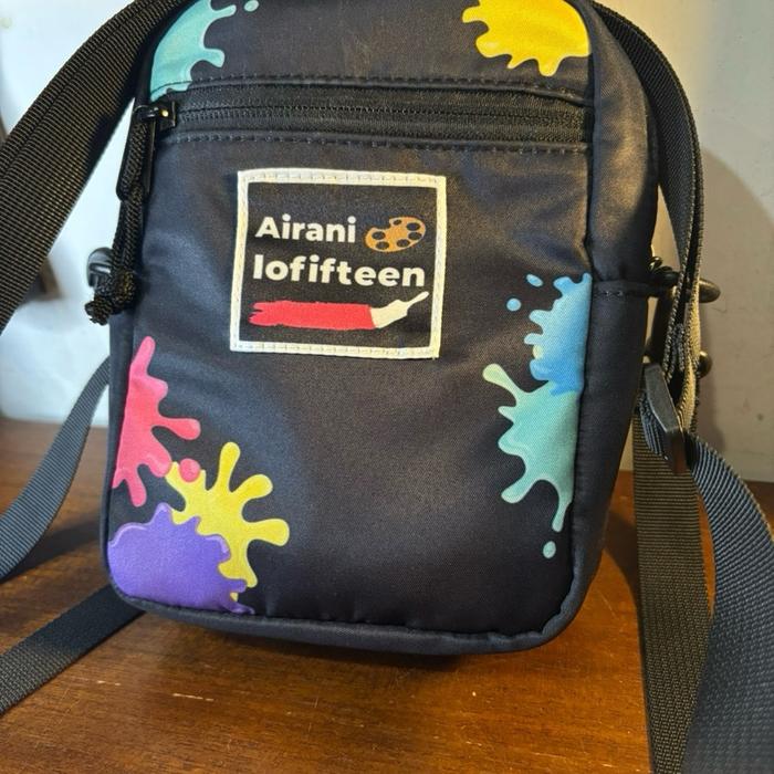 Tas selempang airani iofifteen merchandise