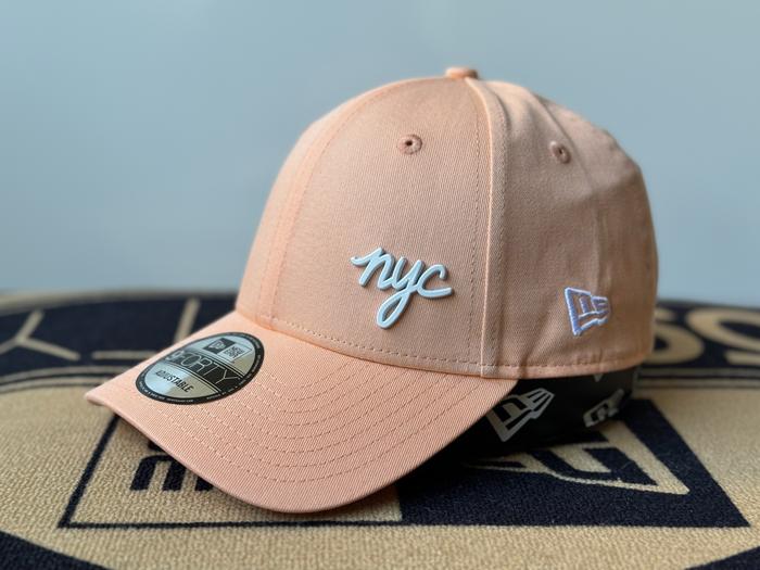 Topi Wanita New Era 9Forty NYC Metal Badge Peach/White Cap