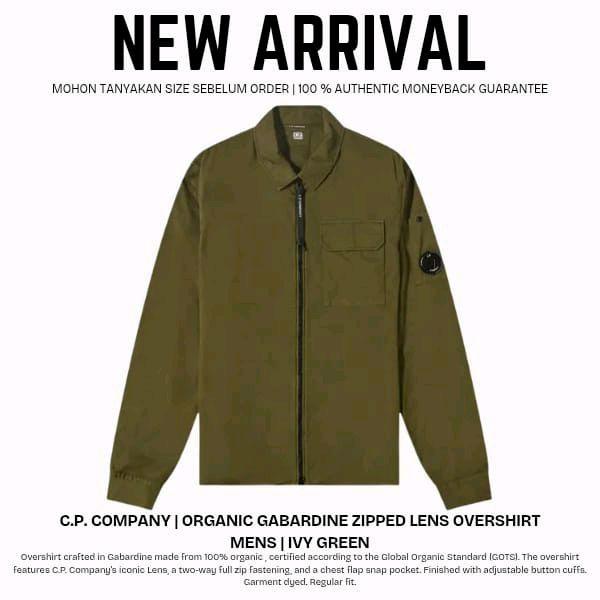 C.P. COMPANY Organic Gabardine Zipped Lens Overshirt Pria- Kemeja Pria dengan Kancing Depan dan Saku