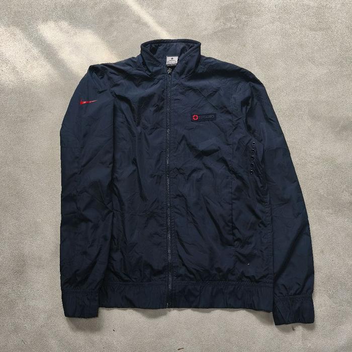 Jaket windbraker nike total 90 Navy bekas