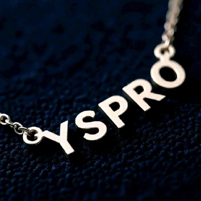 YSPRO Kalung Huruf Elegan dengan Desain Minimalis dan Kualitas Tinggi untuk Tampilan yang Menarik