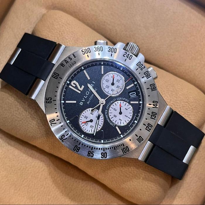 Bvlgari Diagono Chronograph Fullset Jam Tangan Pria dengan Tali Karet dan Desain Chronograph Elegan