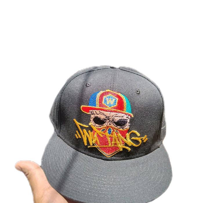 Level Xero Topi Snapback Wutang Clan dengan Desain Grafis Wutang Clan dan Logo Wutang Clan
