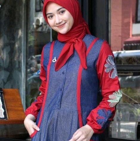 Dennis A 230905 Gamis Muslim dengan Desain Elegan dan Nyaman untuk Penggunaan Sehari-hari