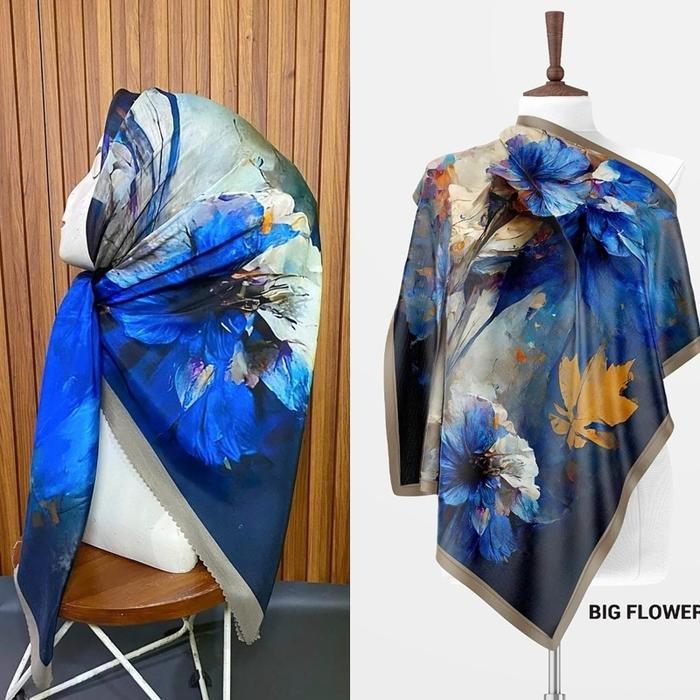 Hijab segi empat voal sublim motif bunga besar biru
