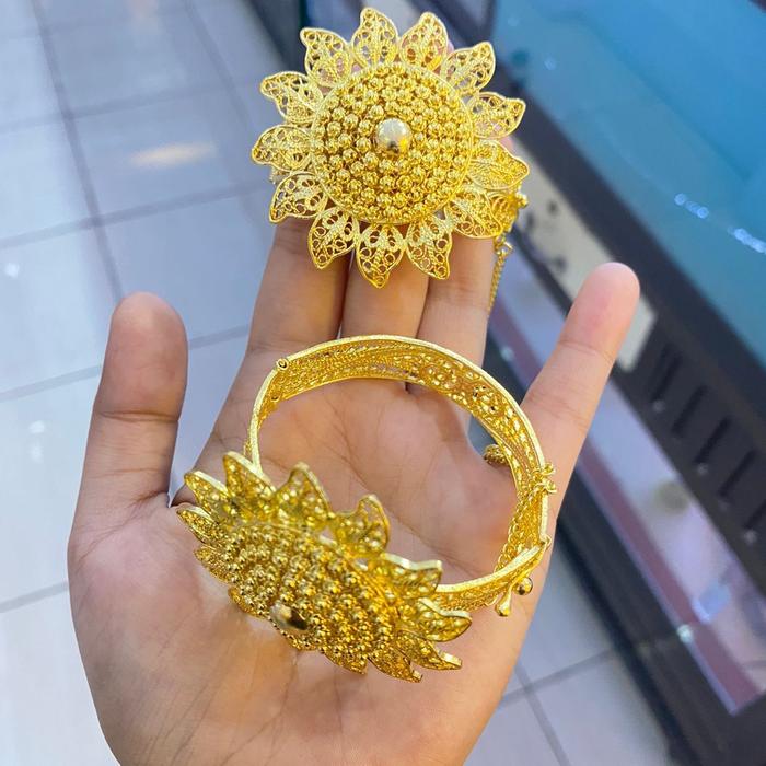 Gelang matahari lapis emas