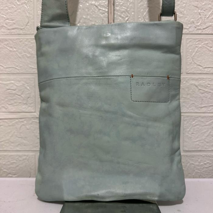 Tas sling bag kulit asli. Tas selempang radley. Tas preloved biru muda