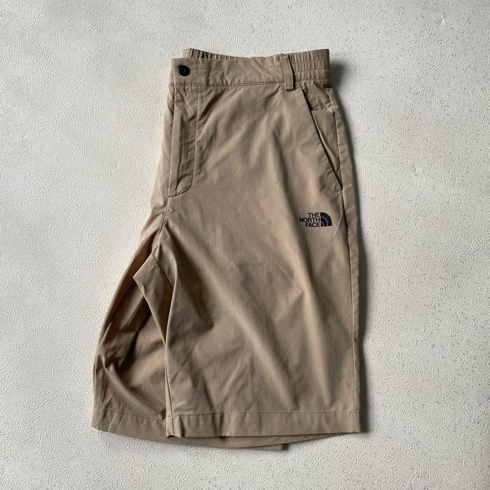 Celana pendek tnf pria beige