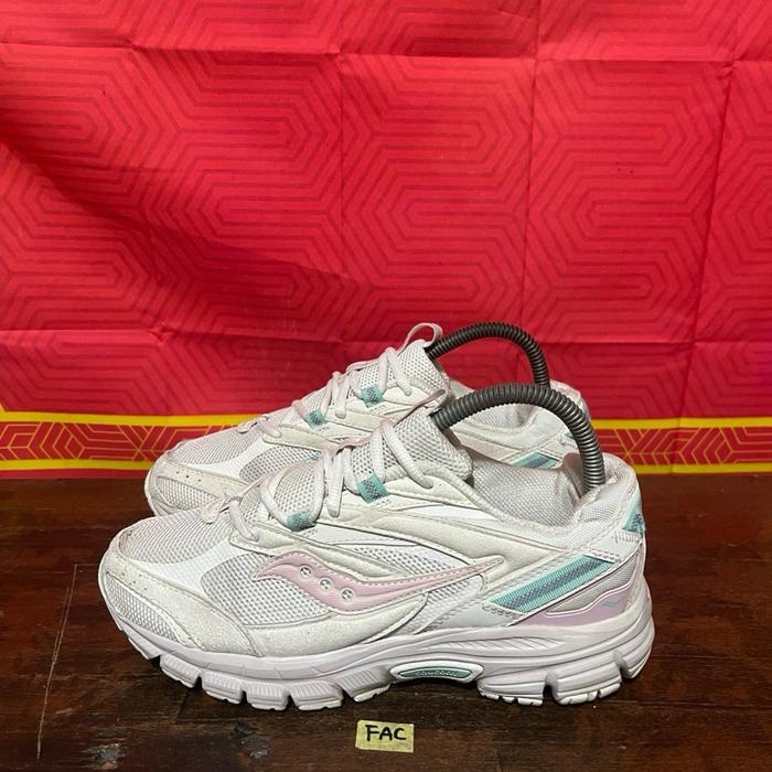 Sepatu second ori saucony athletic size 38