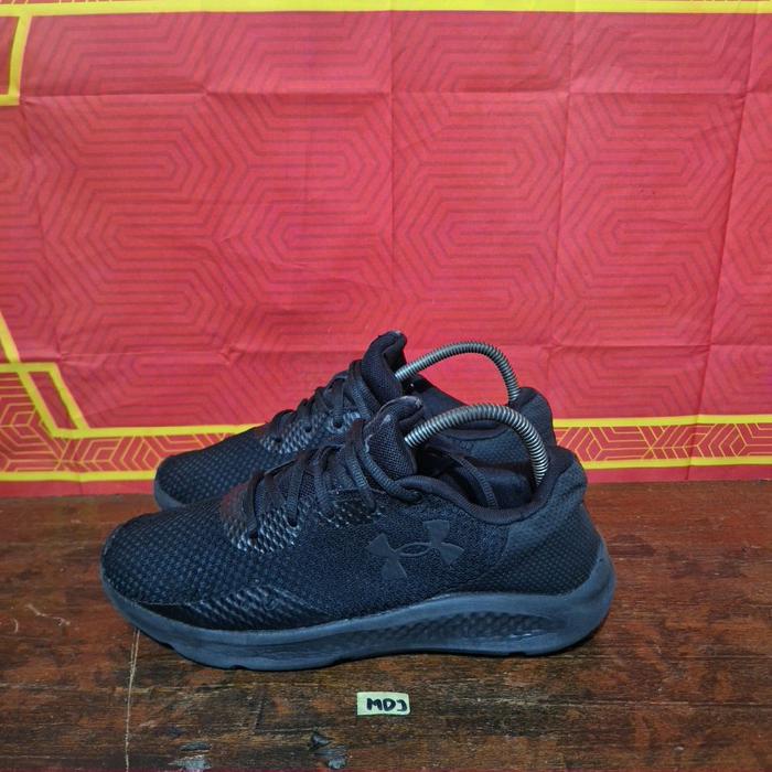 Sepatu second ori Under armour Charged Pursuit 3 full black size 41