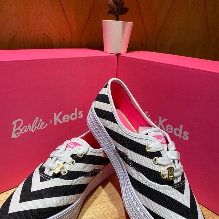 Sepatu kolaborasi Barbie X Keds