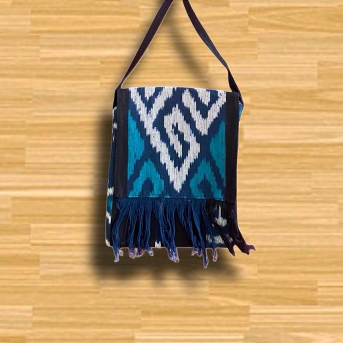 Tas Selempang Tenun Mini Etnik Lombok Toraja dengan Penutup Wanita Motif Khas Ukuran Simpel Cocok un