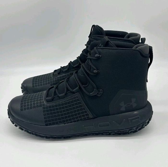 Under Armour Hovr Boot Hitam untuk Aktivitas Outdoor dengan Desain Nyaman dan Tahan Lama