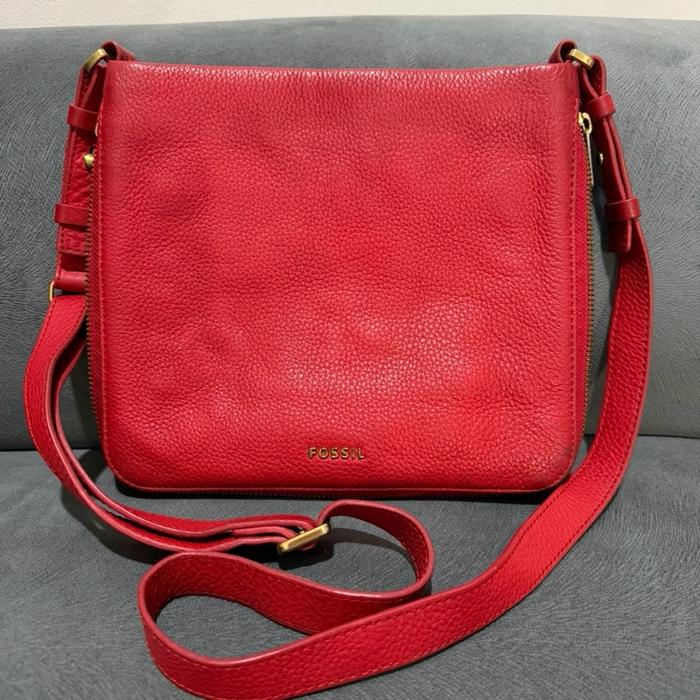 FOSSIL Original Red Leather Crossbody Bag Sling Bag Wanita Pebbled Leather (Preloved)