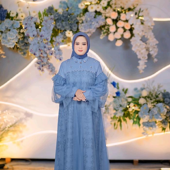 gamis brokat adem bisa buat acara lamaran buat resepsi dan lain sebgainya .model sangat glamour ,bis