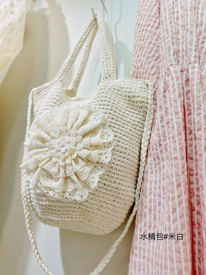 Tas Rajut Bunga Timbul Vintage