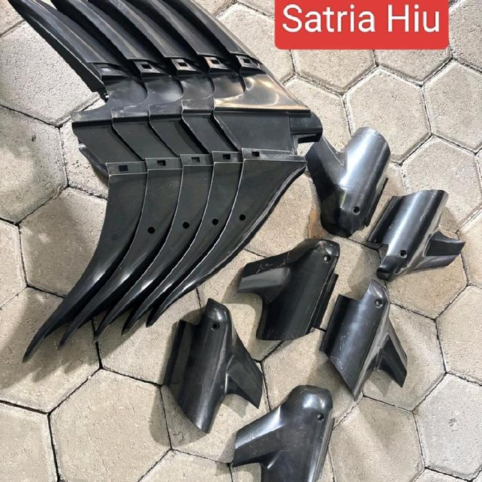 Narita SPAKBOR DEPAN HITAM untuk Suzuki Satria Hiu Non Original Kode 2111701 Spare Part Motor Mentah